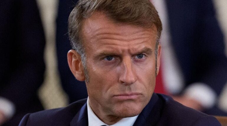 Donald Trump interpelle Emmanuel Macron devant les caméras : « Il fait profil bas, regardez-le… » Actualités politiques Donald Trump Emmanuel Macron Politique Internationale Relations diplomatiques Sommet international