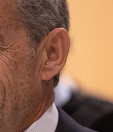 Louis Sarkozy révèle le prénom de son fils né pendant l’incarcération de Nicolas : « À l’image de ses homonymes… »