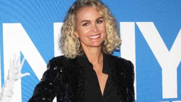 Actualités musique Johnny Hallyday Laeticia Hallyday Objets de collection Stade de France Vente aux enchères