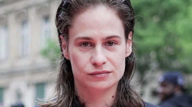 Actualités people artiste Christine and the Queens faits divers paris les réseaux sociaux santé mentale