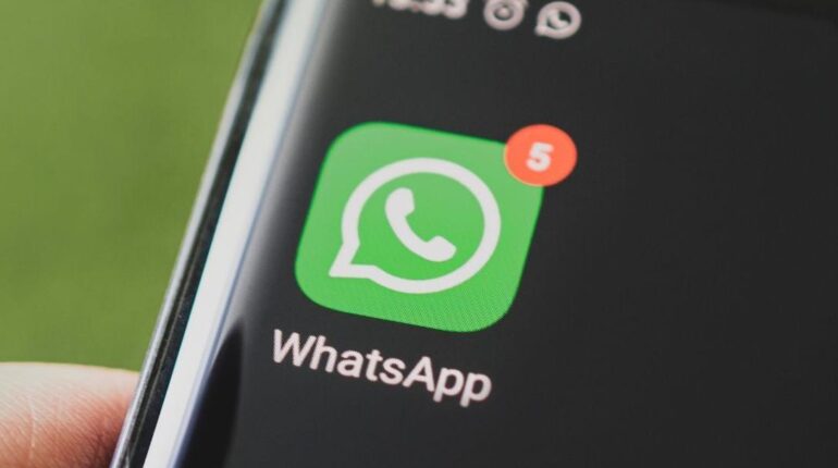 Votre ami vous écrit « Votez pour Adeline » : la technique redoutable qui vide votre compte en 8 chiffres Arnaque contrôles de sécurité Cybercriminalité Fraude bancaire les réseaux sociaux WhatsApp