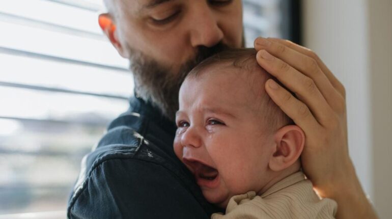 Endettés, ils avouent enfin ce qu’ils ont fait à leur bébé d’un an pour gagner un appartement Allaiter son bébé famille Protection de l'enfance Réalité virtuelle scandale TikTok
