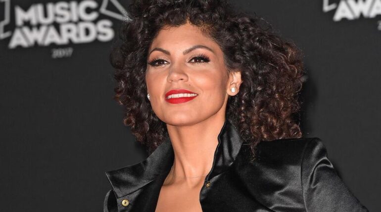 Nawell Madani : « Maintenant tu vas me respecter », les mots troublants après son coup de pied à Djulian, 6 ans et star de TikTok humour les réseaux sociaux Nawell Madani polémique TikTok violences sur mineur
