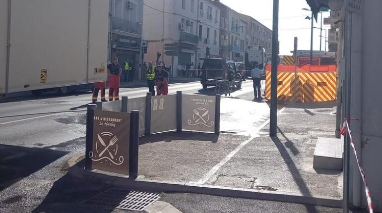 Sortant d’un restaurant, ils traversent devant un camion à l’arrêt : le drame se joue en quelques secondes accident accident de la route bloquer un camion Hérault Mèze tragédie