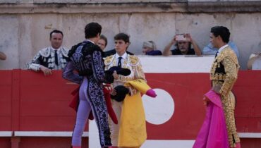 Abandon Animaux accusent la France Corridas injustice Pérols Traditions camarguaises