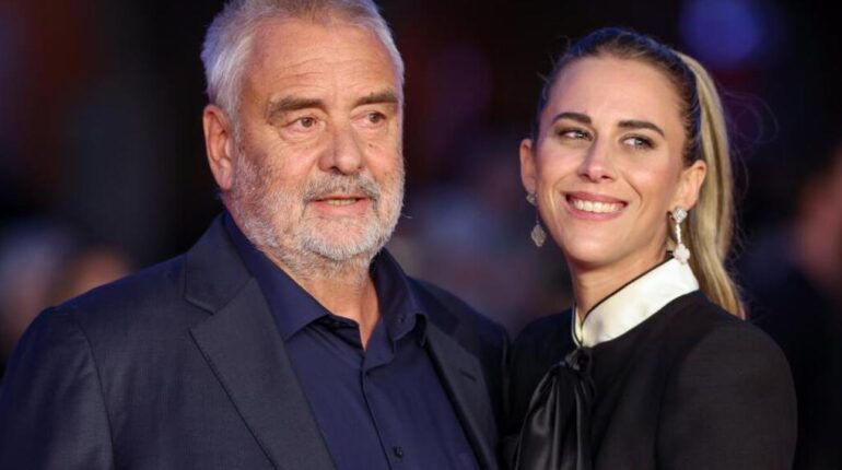 Premier tapis rouge en amoureux pour Luc Besson et Sarah Saldmann : « Dans ma vie, je n’ai eu que des hommes qui m’ont traitée comme une princesse » Actualités people Ce couple merveilleux Cinéma Festival du Film de Rome Luc Besson Sarah Saldmann