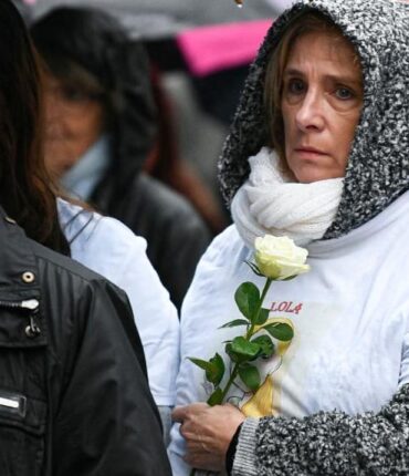 « Elle mange du plâtre et se tape la tête contre les murs » : les révélations troublantes sur l&rsquo;état de Dahbia Benkired en prison