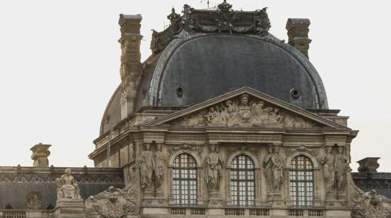Cambriolage au Louvre : l’un des suspects arrêté in extremis à Roissy, son vol vers l’Algérie prévu dans l’heure Alcool au volant Algérie Arrestation Cambriolage Louvre Roissy vol de bijoux