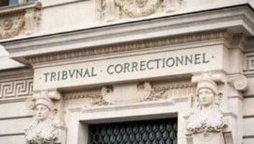 « Juste un trou pour la bouche » : ce que révèlent les images du bébé emballé dans du cellophane à Reims Enfance en danger injustice Maltraitance infantile Reims Sévices bébé violence