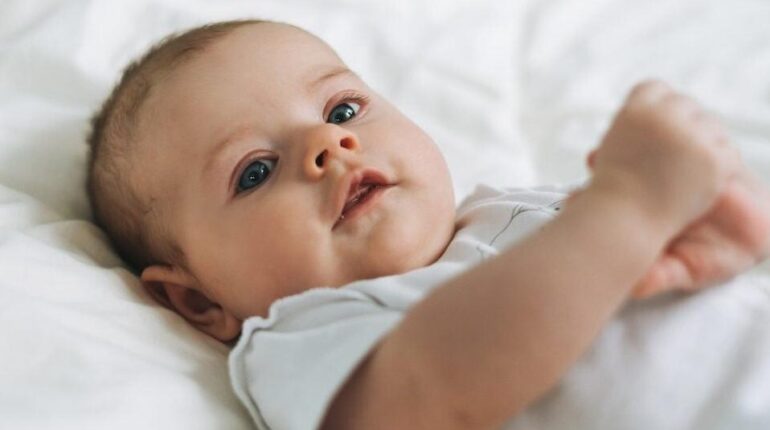 Congé de naissance 2026 : ce que le gouvernement ne dit pas sur cette mesure à 4 mois Congé de naissance Démographie famille Parentalité Réforme sociale Sécurité sociale