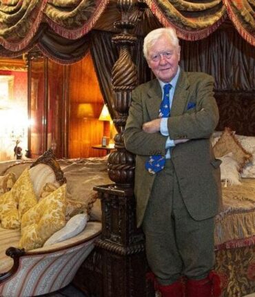 À 79 ans, ce millionnaire britannique refuse de voir sa fille parce que « ce n&rsquo;est pas un garçon »