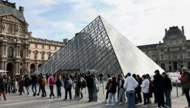 88 millions d’euros dérobés au Louvre : l’un des suspects intercepté à Roissy alors qu’il s’apprêtait à… abattu par la police Alcool au volant Cambriolage faits divers paris Louvre Roissy vol de bijoux