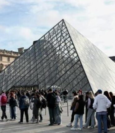 88 millions d&rsquo;euros dérobés au Louvre : l&rsquo;un des suspects intercepté à Roissy alors qu&rsquo;il s&rsquo;apprêtait à…