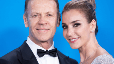 Rocco Siffredi avoue enfin : « J’aime me déguiser en femme et me faire… » 12 célébrités qui ont pu se réincarner sans même s’en rendre compte Abrosexualité Actualités people confidences Brigitte Macron Fantasmes Rocco Siffredi