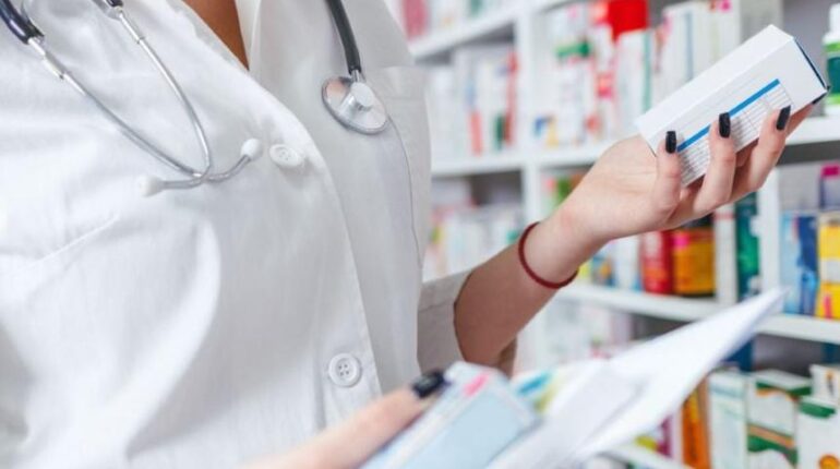 Variant « Frankenstein » : 150 000 autotests vendus en une semaine, les pharmacies débordées Autotests Boissons énergisantes covid-19 épidémie Ordre des pharmaciens Variants
