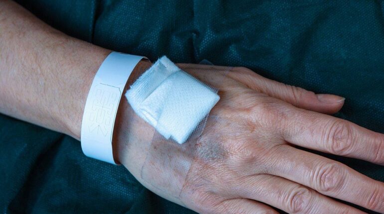 Il blague en attribuant ses maux de dos à l’âge : à 38 ans, Steve décède deux mois plus tard d’un cancer Boissons énergisantes cancer cancer colorectal dépistage cancer prévention symptômes