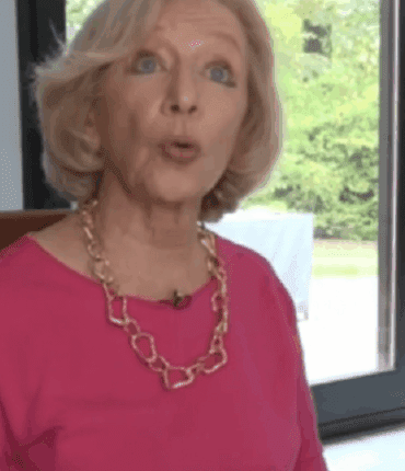 Retraitée à 4800€, Martine se plaint à la télé : « Je perds 45€ par mois… » et déclenche un tollé