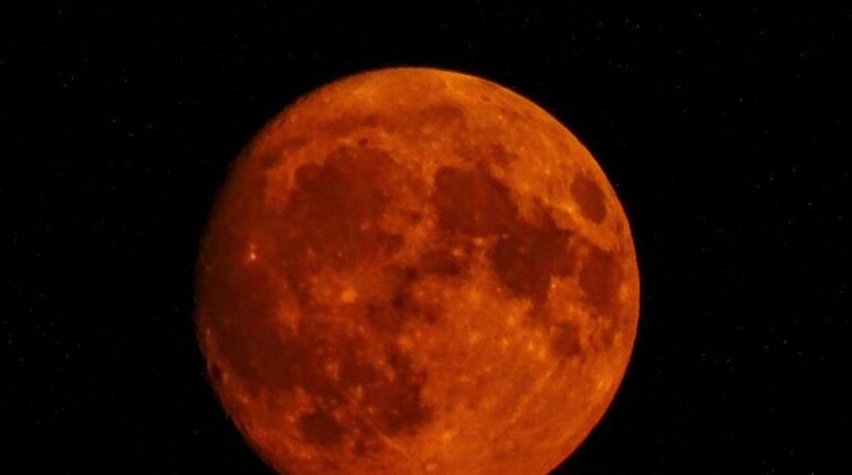 Cette nuit, votre sommeil sera-t-il plus agité que d’habitude ? La première Super Lune de 2025 révèle ses secrets Astrologie bien être Gastronomie Hygiène de sommeil Super Lune