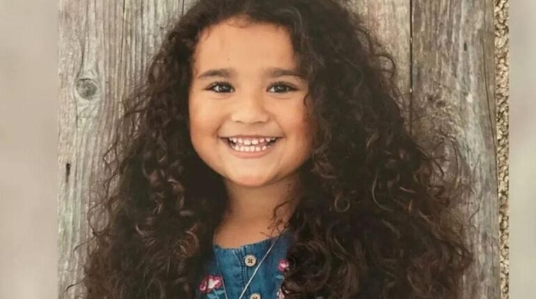 Melodee, 9 ans, vue pour la dernière fois avec sa mère : « Elle est revenue seule trois jours plus tard… » Abandon d'enfant abattu par la police Affaire criminelle disparition enquête FBI