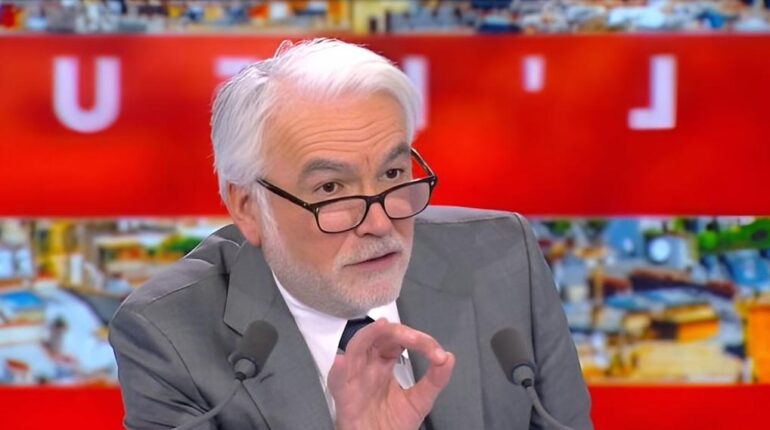 Pascal Praud prend la défense de Sarkozy : « Leur médiocre existence prend du piment… » actualité politique France Affaire judiciaire injustice les médias sociaux Nicolas Sarkozy Pascal Praud