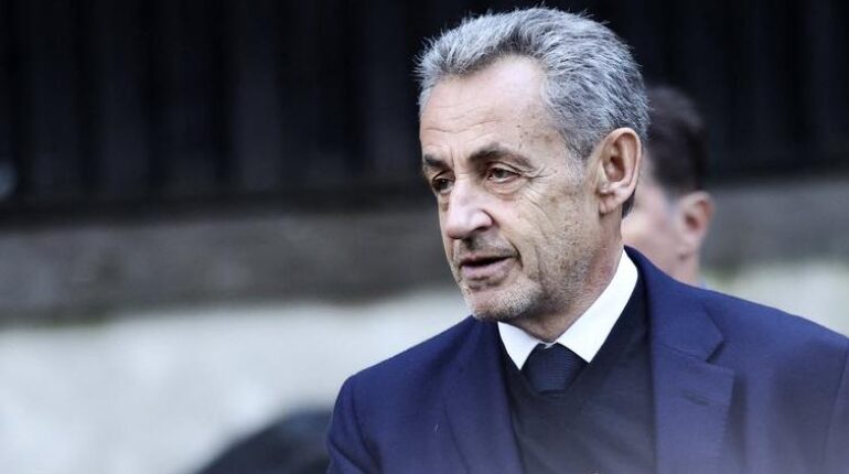 « Oh Sarko, réveille-toi ! » : ce que Nicolas Sarkozy a entendu lors de sa première nuit à la Santé Affaire libyenne injustice Nicolas Sarkozy peine de prison procès