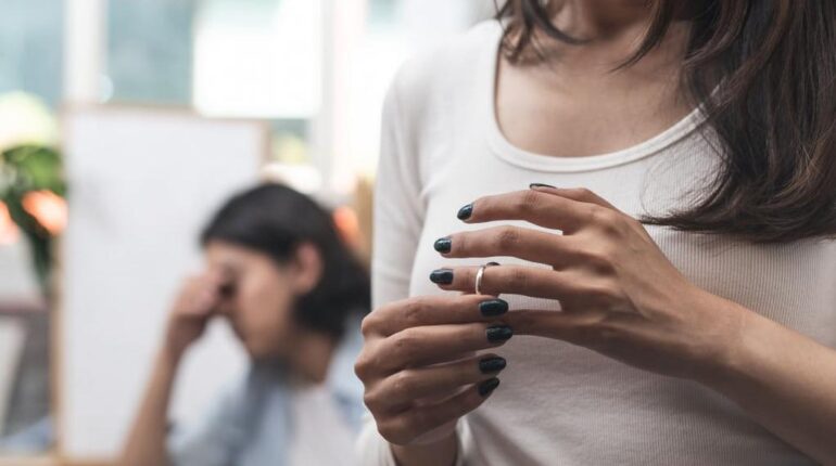 38% des Françaises avouent enfin : « J’ai déjà trompé mon partenaire… » Abrosexualité amour Ce couple merveilleux étude infidélité Jeux de société Relations amoureuses