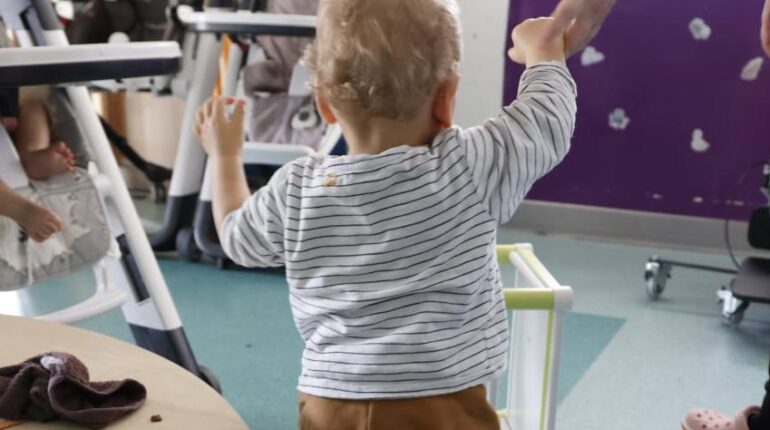 L’aveu troublant des françaises sur l’allaitement : « 25% d’entre nous n’avons jamais eu… » accusent la France Allaitement Boissons énergisantes Congé maternité deux femmes famille