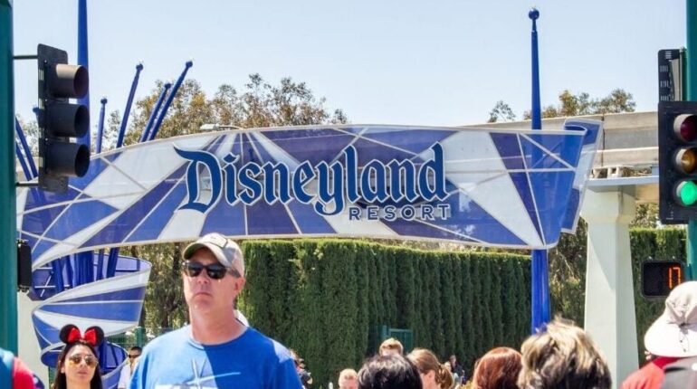 Attraction Décès Disneyland faits divers Manoir hanté Parc d'attractions