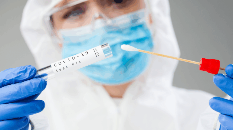 Ce symptôme « lame de rasoir » dans la gorge qui signe les nouveaux variants du Covid Boissons énergisantes Coronavirus covid-19 symptômes Variants