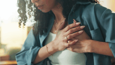 Ces signes que 70% des femmes ignorent avant leur arrêt cardiaque
