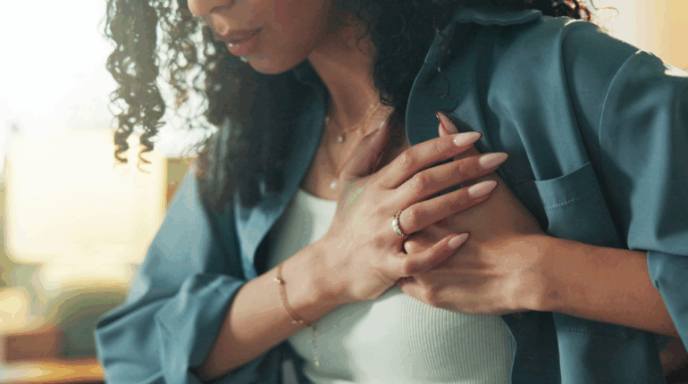 Ces signes que 70% des femmes ignorent avant leur arrêt cardiaque Arrêt cardiaque Cardiologie prévention Santé des femmes Symptômes cardiaques