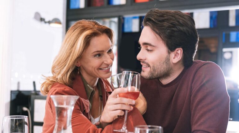 La confession de Lucile qui a marqué sa première année avec Grégory : « À 41 ans, j’ai accepté d’avoir… » amour Ce couple merveilleux différence d'âge Relation hors norme TikTok vie de couple secrets