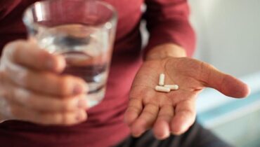 Ces 6 vitamines que plus de 50% des seniors ignorent pour éviter fatigue et perte de mémoire Boissons énergisantes fatigue mémoire santé nutrition Seniors vitamines