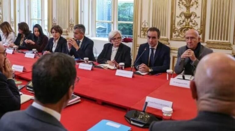 Ultimatum du PS à Lecornu : « S’il n’y a pas ce qu’on réclame, il s’en ira à la fin de la semaine » Absentéisme Parlementaire accusent la France actualité politique France gouvernement Motion de censure Parti socialiste Réforme des retraites