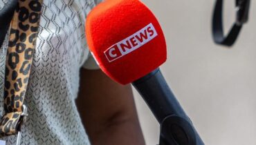 Ce bandeau de CNews qui fait trembler l’Arcom : « Nicolas Sarkozy face à… »