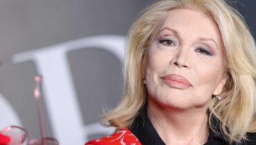 Actes de Courage Actualités musique Amanda Lear confidences Brigitte Macron Curiosité