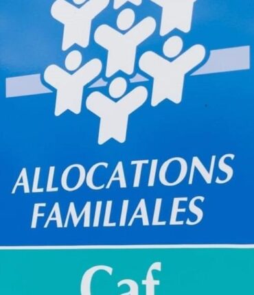 Ils gagnent 5000€ et avouent : « La CAF nous verse 700€, c&rsquo;est injuste… »