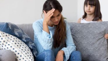 Aides Sociales Austérité budgétaire Famille nombreuse Finances personnelles Mère célibataire Parentalité vie quotidienne