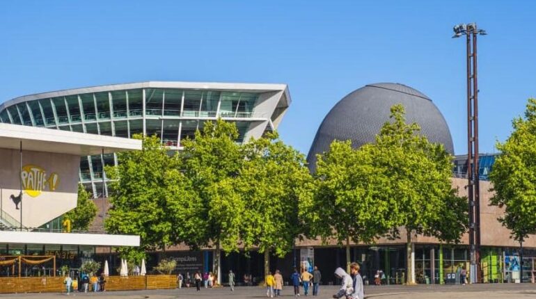 Cybercriminalité Évasion injustice peine de prison Planétarium Rennes
