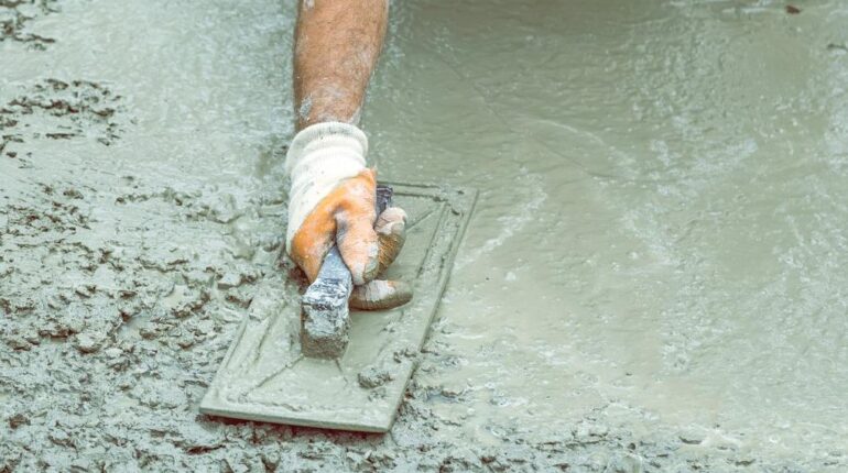Belgique : pensant sauter dans de la boue, quatre ados de 13 ans se retrouvent prisonniers du ciment Accidents de chasse Adolescents Belgique Conduite dangereuse Jeunesse Sauvetage