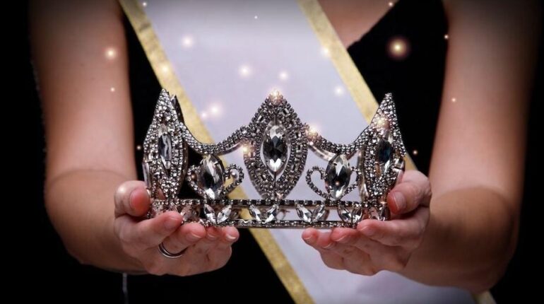 Miss Côte d’Ivoire dévoile enfin sa vraie raison de claquer la porte 3 jours après sa couronne Changement d'identité Concours de beauté Démission Jarry polémique Miss Côte d'Ivoire Miss Univers Valeurs personnelles