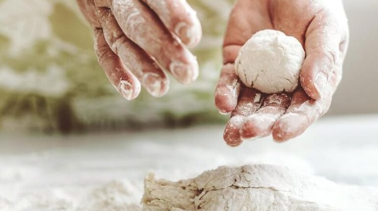 Ce geste anodin en fin de journée qui a coûté la vie à cette boulangère de 49 ans Abolition peine de mort accident Boulangerie drame Santé et sécurité au travail tragédie