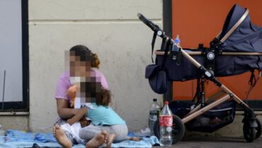 Aide au logement allaité trois enfants faits divers Marseille famille injustice précarité Revenu de solidarité Vulnérabilité