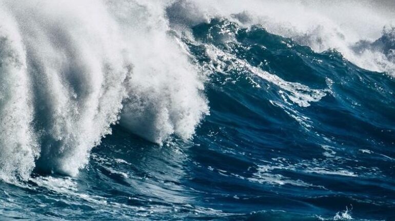 Une vague géante emporte une fillette de 5 ans : son père de 39 ans meurt en tentant de la sauver accident Californie disparition Océan Sauvetage tragédie