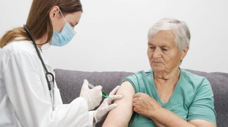 Dr Kierzek lève le voile : « Vous pouvez absolument faire les deux vaccins le même jour… » Boissons énergisantes Co-vaccination Conseils médicaux covid-19 grippe vaccination obligatoire