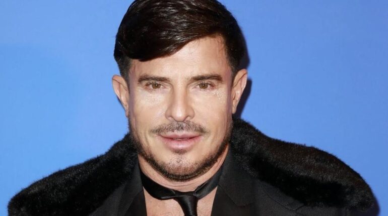 Vincent Niclo : « J’ai simplement oublié ma chemise mais volontairement », sa réponse cinglante aux rumeurs de chirurgie Actualités musique Actualités people chirurgie esthétique People France rumeurs Vincent Niclo