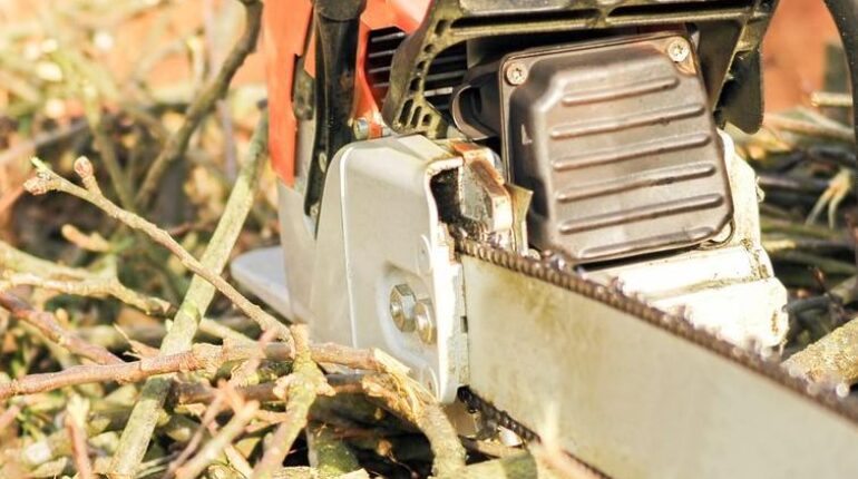 À 60 ans, elle achète une tronçonneuse et accomplit l’irréparable en plein parking Centre commercial drame faits divers Gap Suicide
