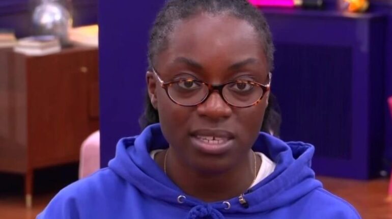 Star Academy 2025 : Sarah perd patience avec ses coéquipiers, « Il faut qu’on répète ensemble… » Actualités musique Compétition Émission de télé-réalité Équipe de France Sarah et Alexander Star Academy