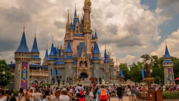 allaité trois enfants Analyse comportementale Disneyland Droits des parents famille Fila Parc d'attractions