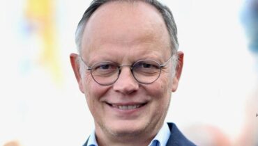 12 célébrités qui ont pu se réincarner sans même s’en rendre compte Communication présidentielle Edouard Philippe Le Havre Plus de respect de la vie privée Politique française